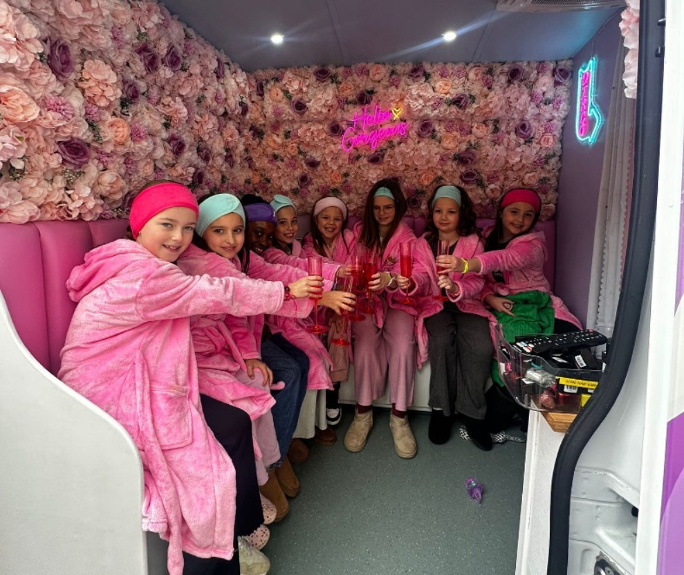 pamper bus canvey island